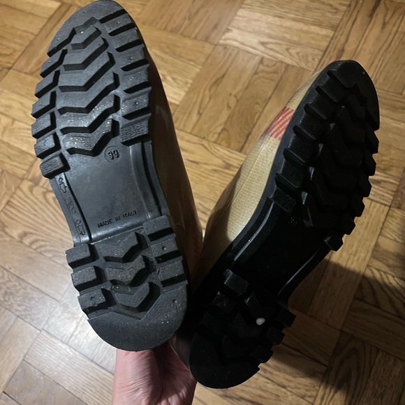 Burberry rain boots size 8.5 - Picture 4 of 4